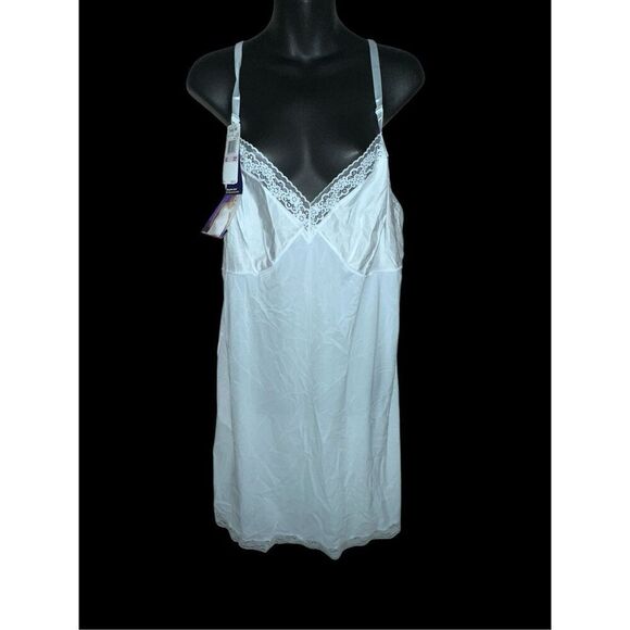 NEW WITH TAGS BEAUTIFUL Vintage Lacey Vanity Fair soft WHITE silk feeling Nightg - Picture 1 of 11